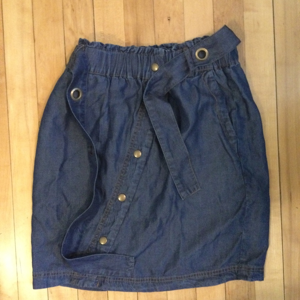 Splendid button up skirt